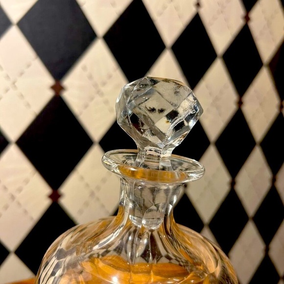 Vintage Crystal Decanter – Elegant & Hefty with Pontil Mark - Picture 4 of 6